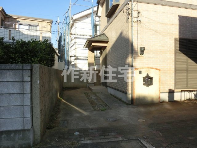 八千代台東６丁目　中古戸建　カースペース２台　２００２年建築の駐車場|八千代台東６丁目　中古戸建　カースペース２台（車種制限あり）４ＬＤＫ　２００２年建築　食洗器付　トイレ２カ所　ＷＩＣ　収納たっぷり