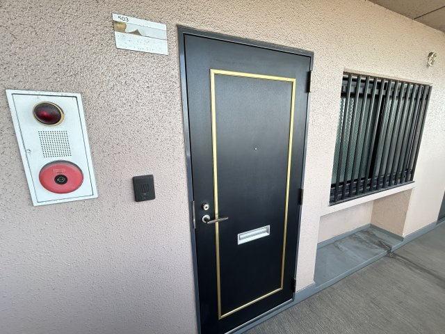 アルテス佐野の玄関