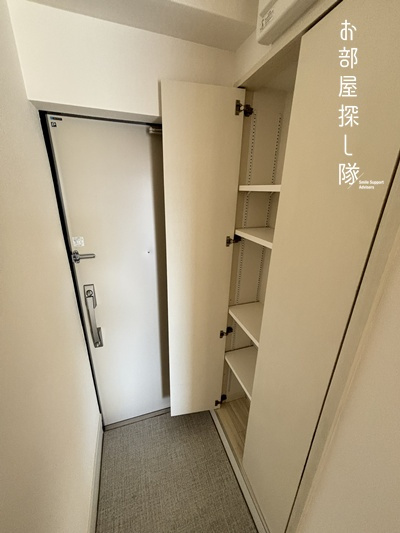 組坂ビル８の玄関