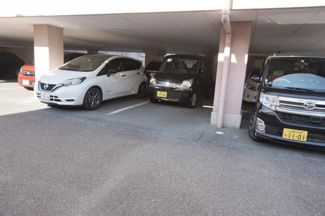 【駐車場】