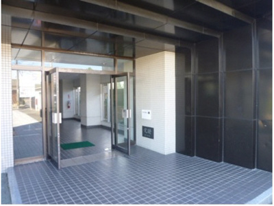 【外観】 | オックスフォードサーカス椿 | エントランス部分