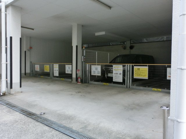 谷町６丁目　屋根付立体駐車場