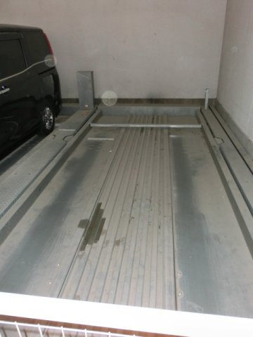 谷町６丁目　屋根付立体駐車場の駐車場