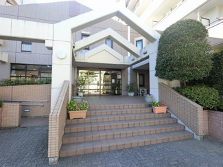 【エントランス】 | みなとみらい線「元町・中華街」駅徒歩17分。