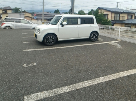 サンシルフィーＭの駐車場