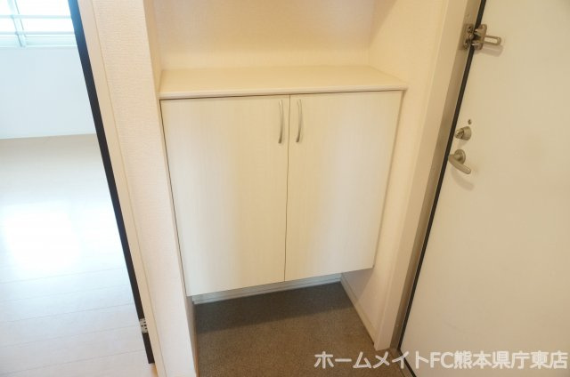 熊本市中央区八王寺町のアパートの玄関