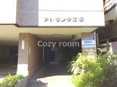 【エントランス】 | アトランタ江坂 | エントランスです