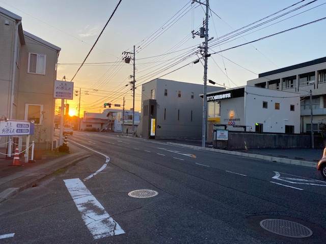 【前面道路含む現地写真】 | 3階建の店舗オフィス兼住宅/総社戸建