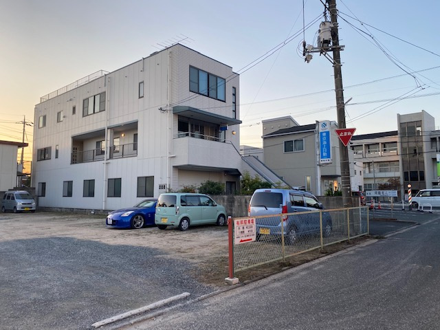 【前面道路含む現地写真】 | 3階建の店舗オフィス兼住宅/総社戸建