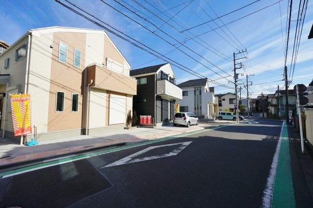 【横浜市保土ケ谷区瀬戸ケ谷町73-8新築戸建て２号棟】★仲介手数料無料★（瀬戸ヶ谷小学校・岩崎中学校）の前面道路含む現地写真