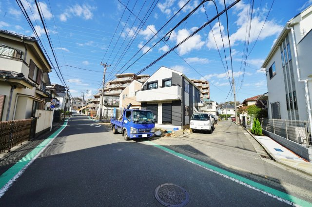 【横浜市保土ケ谷区瀬戸ケ谷町73-8新築戸建て３号棟】★仲介手数料無料★（瀬戸ヶ谷小学校・岩崎中学校）の前面道路含む現地写真