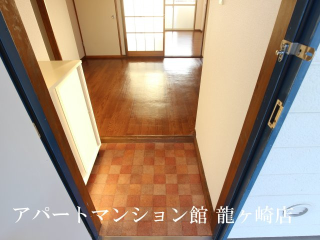 エルディム西Ｂの玄関|室内洗濯置場