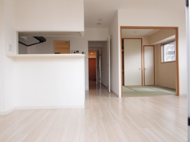 アーデン上本町の居間・リビング