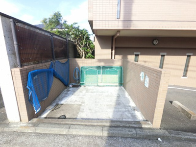 【その他共用部分】 | ナイスアーバン洋光台ガーデンヒル | ごみ置き場です。
敷地内にあるのでゴミ出し楽ちんです。