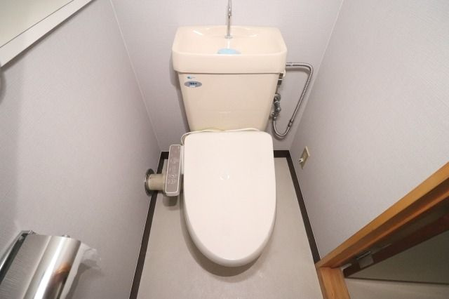塩田町マンションのトイレ|落ち着いた色調のトイレです