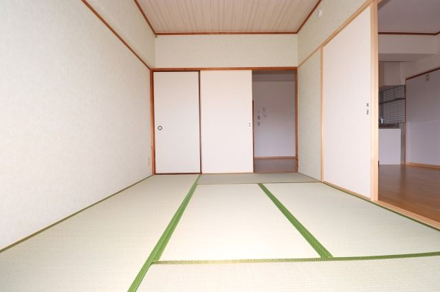 塩田町マンションの和室|和室ならではの温かな和の空間で寛ぎの時間を過ごせます