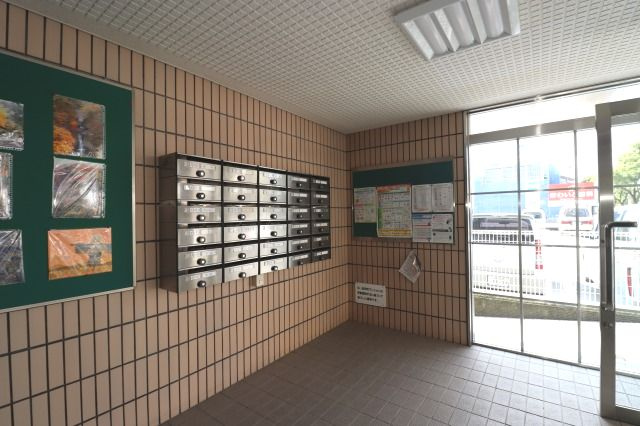 塩田町マンションのエントランス|ゆとりのあるエントランスです