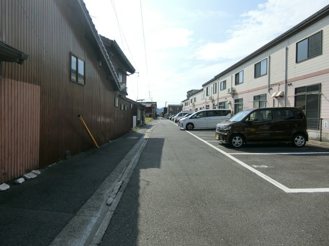 パープルの駐車場
