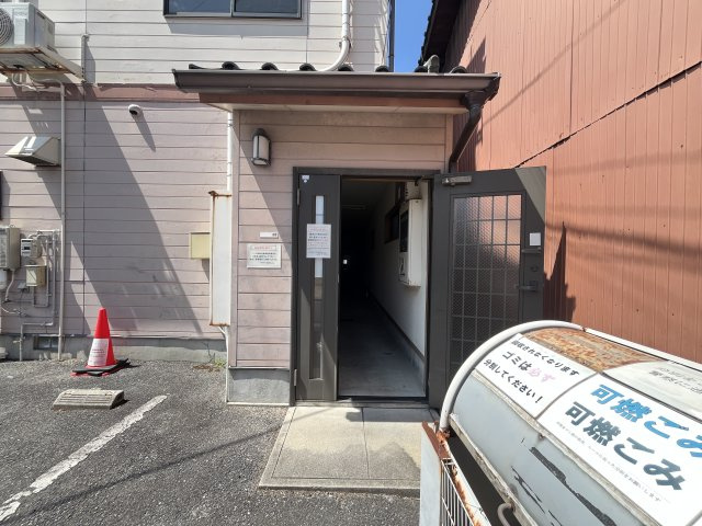 パープルのエントランス