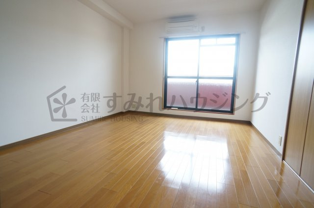 三和建設中山寺ビルの居間・リビング