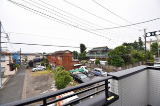 【展望】 | バルコニーからは開放的な景色が眺められます。