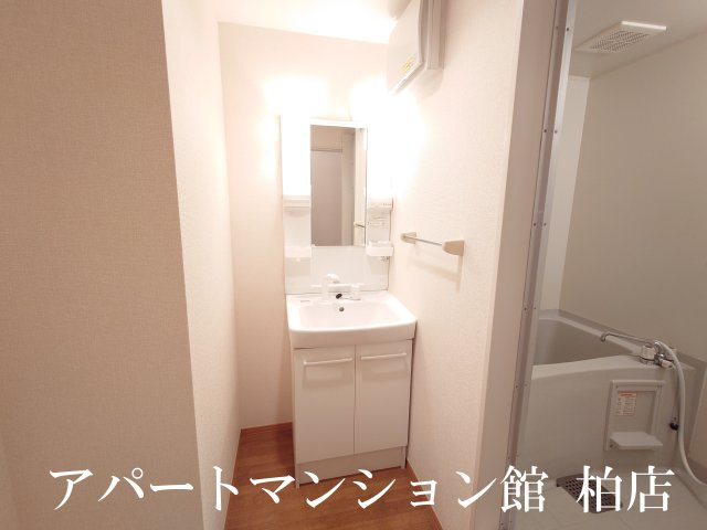 セレニティーホームズＡの独立洗面台