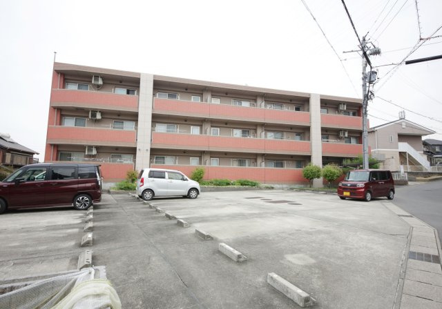 ニュー平地の駐車場