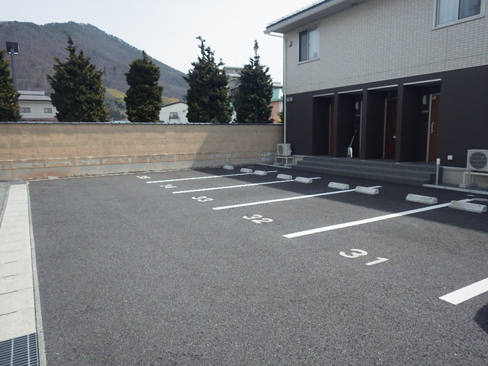 メゾン・クレストの駐車場|駐車場