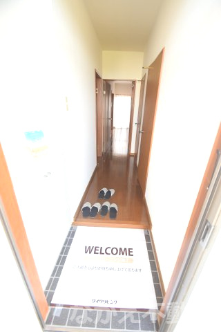 【玄関】 | 収納もある玄関です