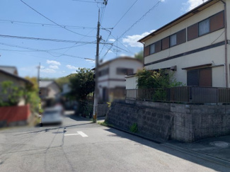 【前面道路含む現地写真】