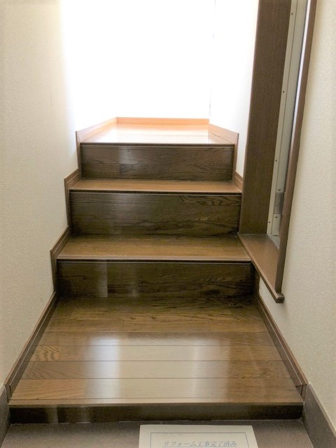 ベルメゾン一須賀Ⅲ号館の玄関