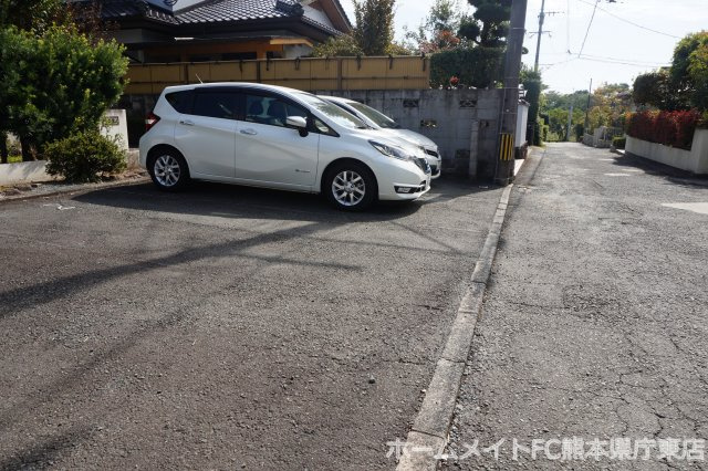 ドミール神水の駐車場