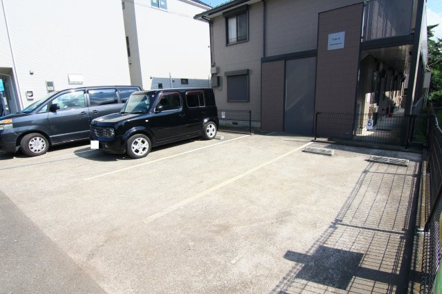 プリメーラの駐車場|別部屋の参考写真です。