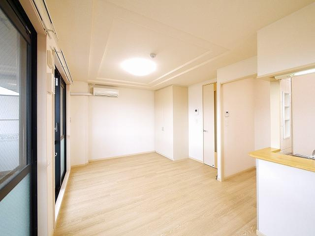 Merveille　二階堂の居間・リビング|窓が大きいのでとっても明るいです