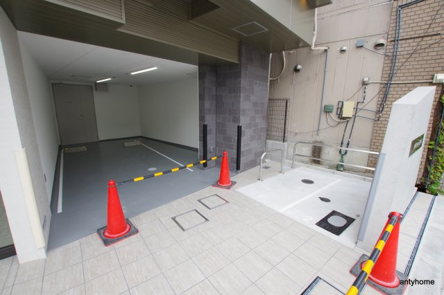 ヴィラセレーノ玉造本町　仲介手数料無料の駐車場