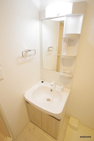 ヴィラセレーノ玉造本町　仲介手数料無料の洗面所