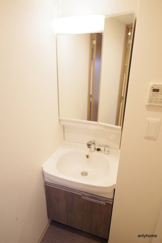 ララプレイス玉造パルク 仲介手数料無料の洗面所