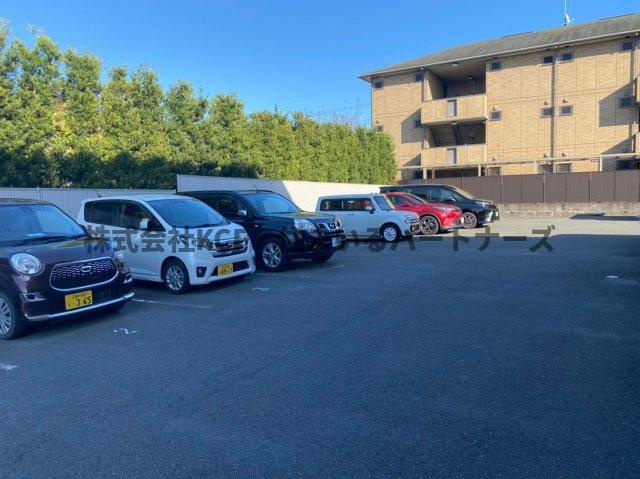 ハウスフリーデ五番館の駐車場|駐車場完備です