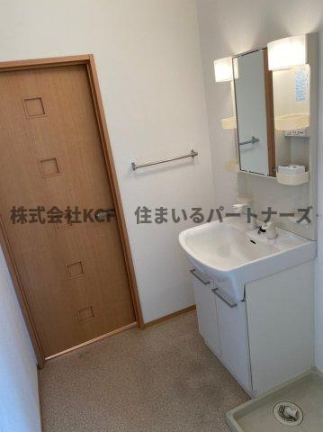ハウスフリーデ五番館の洗面所|スペースが確保できる洗面所です