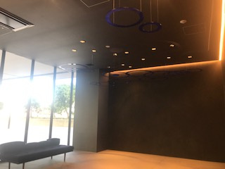 【ロビー】 | ローレルタワールネ浜松町 | エントランスを入ってすぐの場所にロビーがございます。