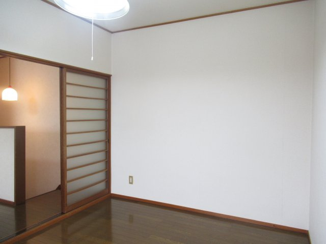 レ・アール南原の洋室