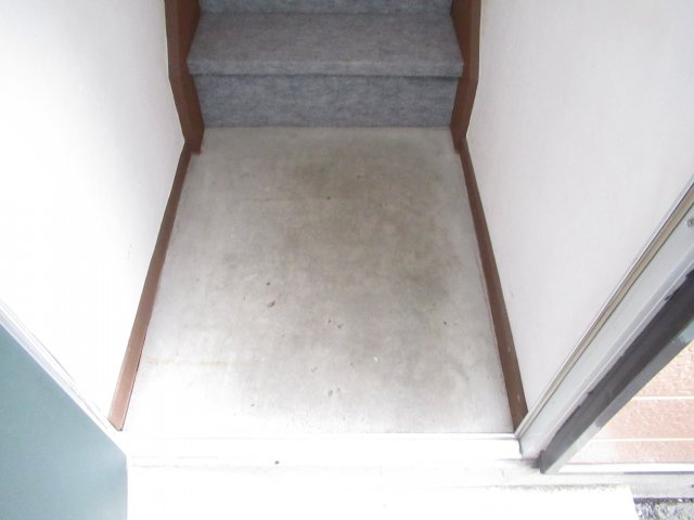 レ・アール南原の玄関