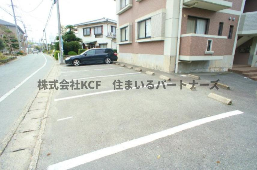 グランディールの駐車場|駐車スペースもあります