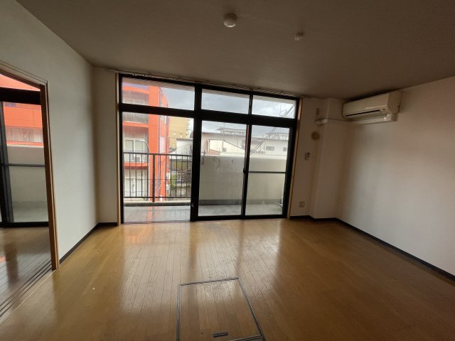 グローバルガーデン塚田の居間・リビング