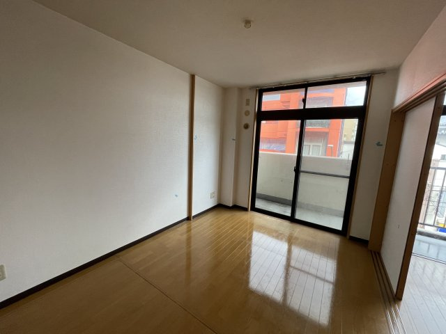 グローバルガーデン塚田の洋室