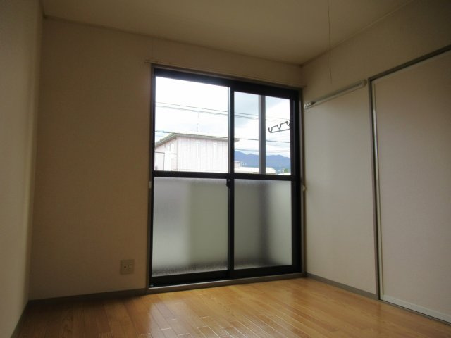 ローレルさくらの洋室