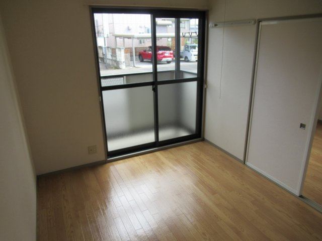 ローレルさくらの洋室