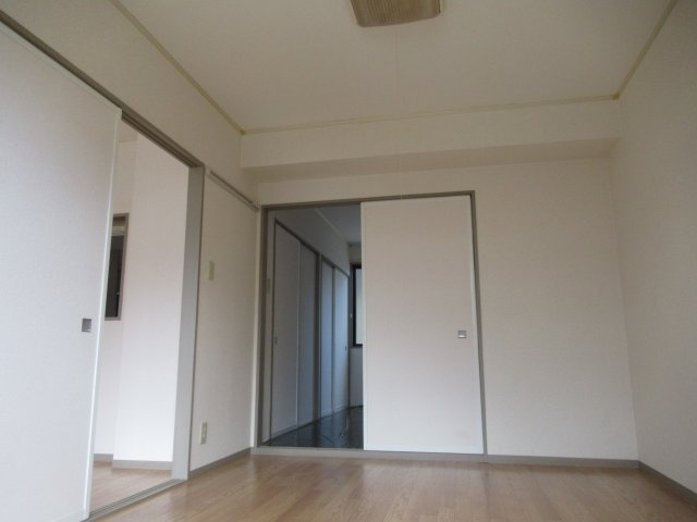 ローレルさくらの洋室