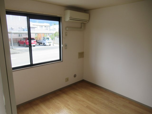 ローレルさくらの洋室