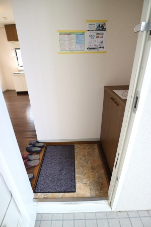 メゾンフレールの玄関|参考、同建物・反転間取りの号室